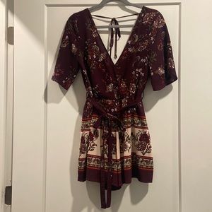 Francesca’s Merlot Floral Romper (M)